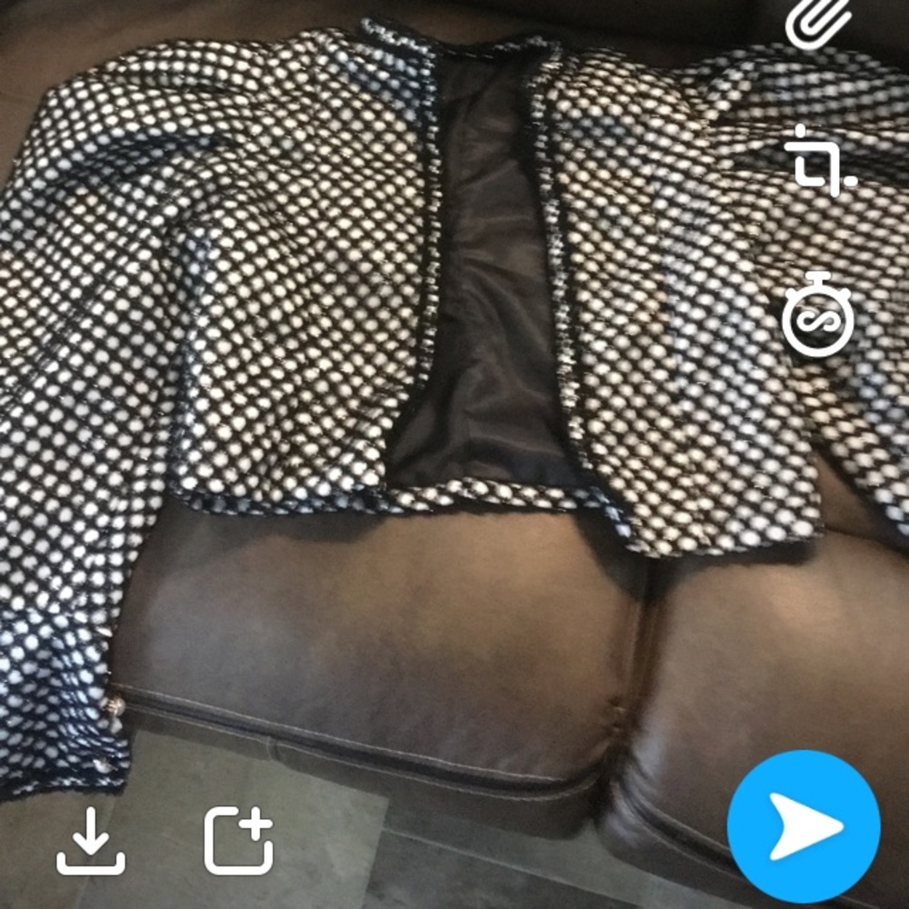 Coat black n White Polk dot cropped puff sleeve